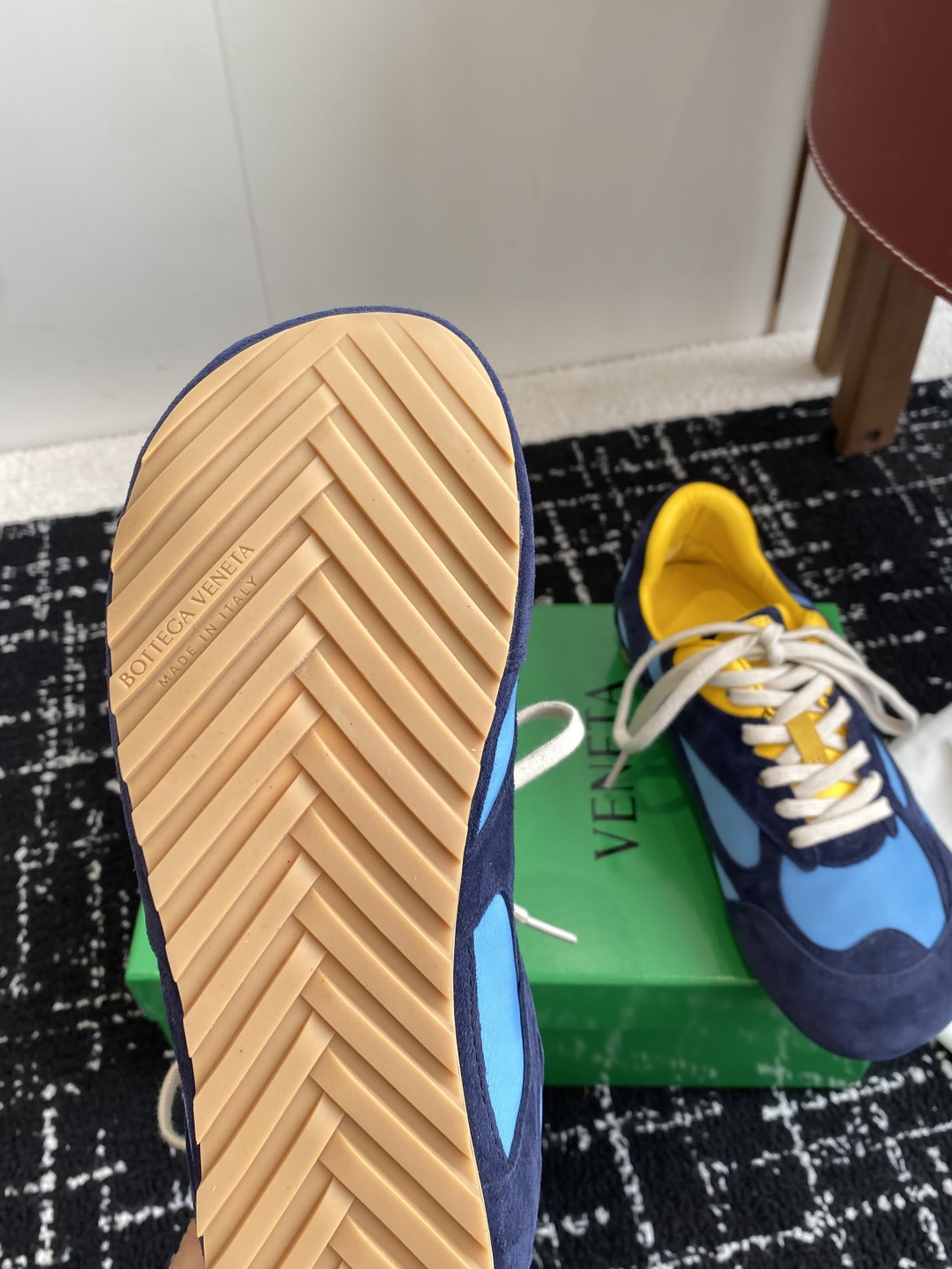 Bottega Veneta BV葆蝶家 25ss新款 阿甘鞋 德训运动鞋
Sneaker科技尼龙和绒面