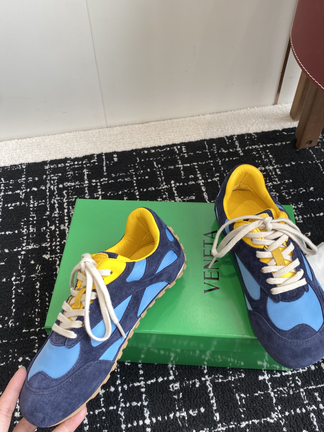 Bottega Veneta BV葆蝶家 25ss新款 阿甘鞋 德训运动鞋
Sneaker科技尼龙和绒面
