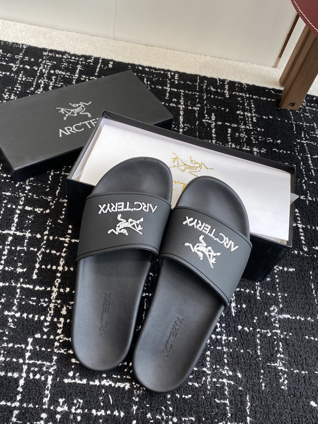 代购级
ARCTERYX 25ss 春夏男款 沙滩拖鞋 国内国外专柜断货王，找遍国内专柜心心念念终于到手