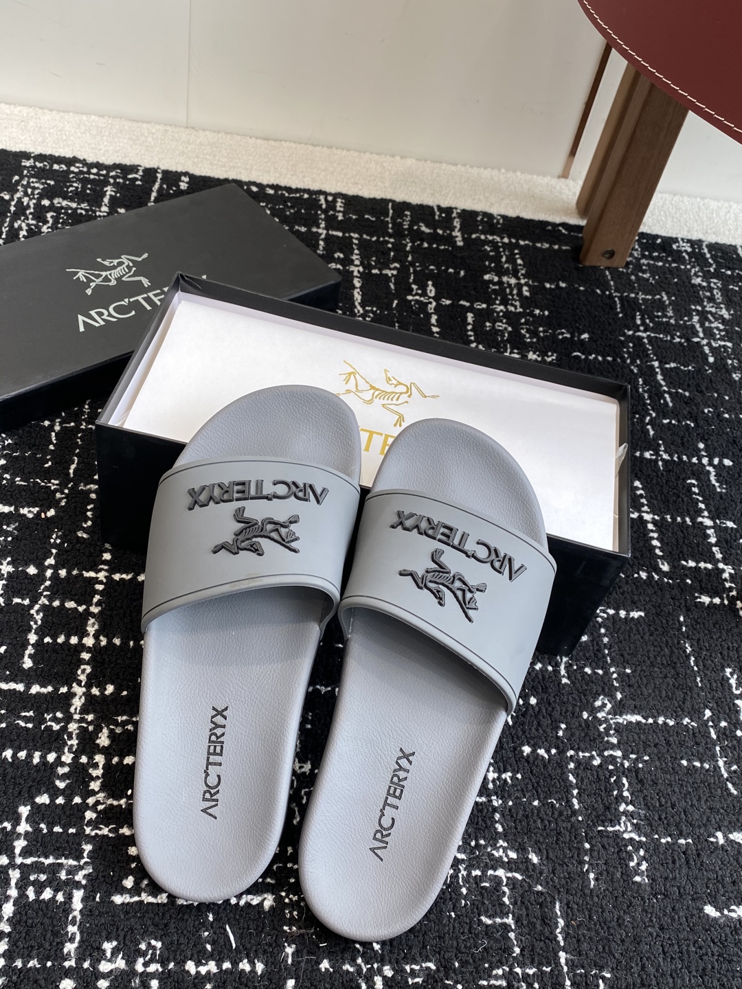 代购级
ARCTERYX 25ss 春夏男款 沙滩拖鞋 国内国外专柜断货王，找遍国内专柜心心念念终于到手