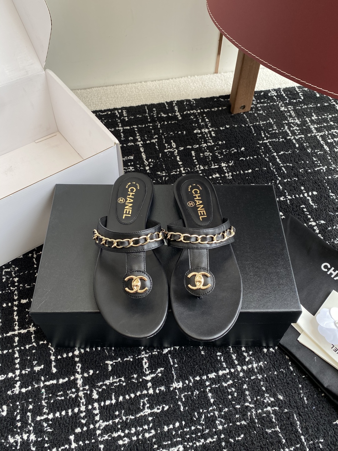代购级（官网同步✈️盒包装）
CHANEL 香奈儿 25ss 夏季新款 夹脚人字拖 海滩必备款

Cha