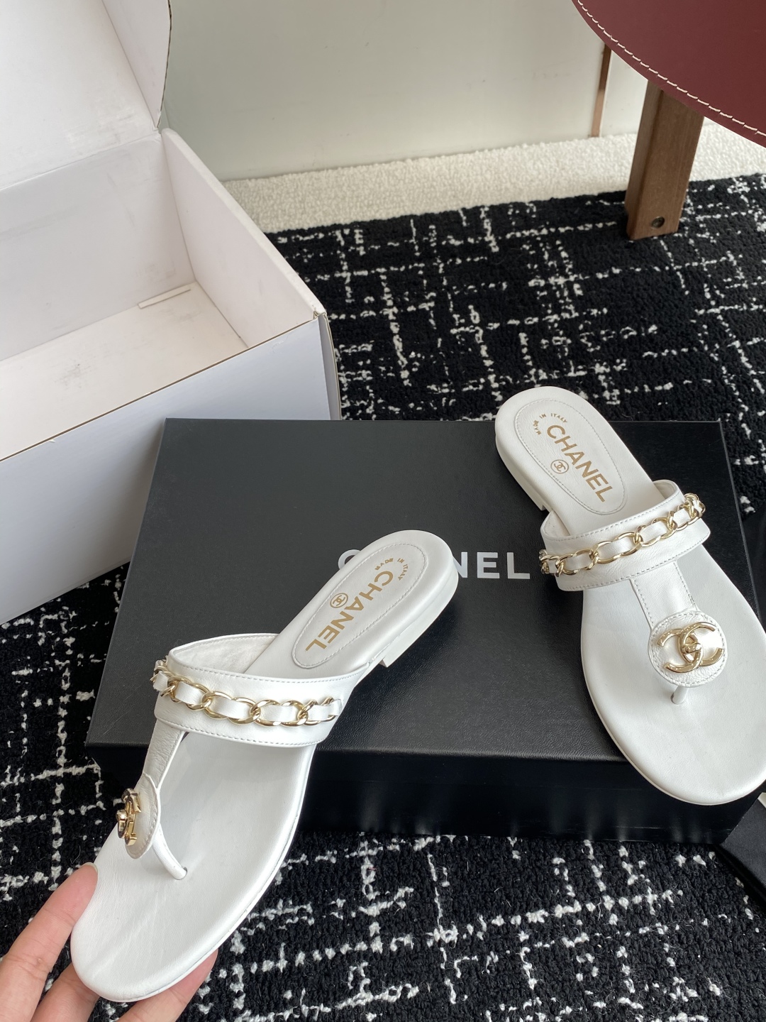 代购级（官网同步✈️盒包装）
CHANEL 香奈儿 25ss 夏季新款 夹脚人字拖 海滩必备款

Cha
