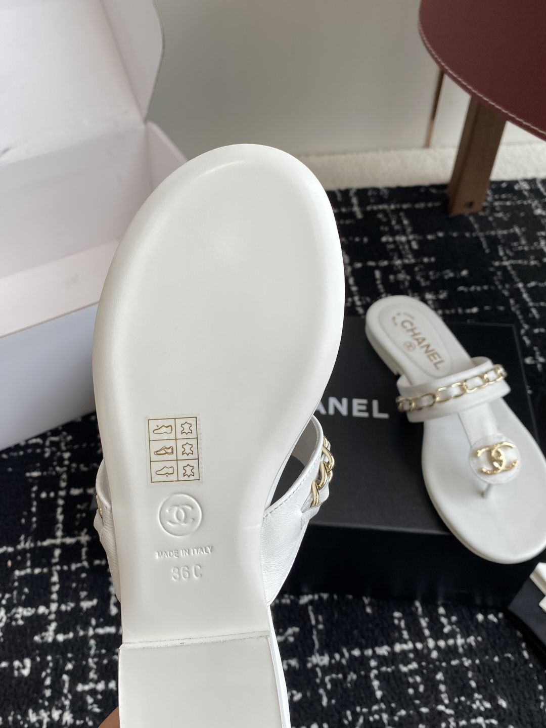 代购级（官网同步✈️盒包装）
CHANEL 香奈儿 25ss 夏季新款 夹脚人字拖 海滩必备款

Cha