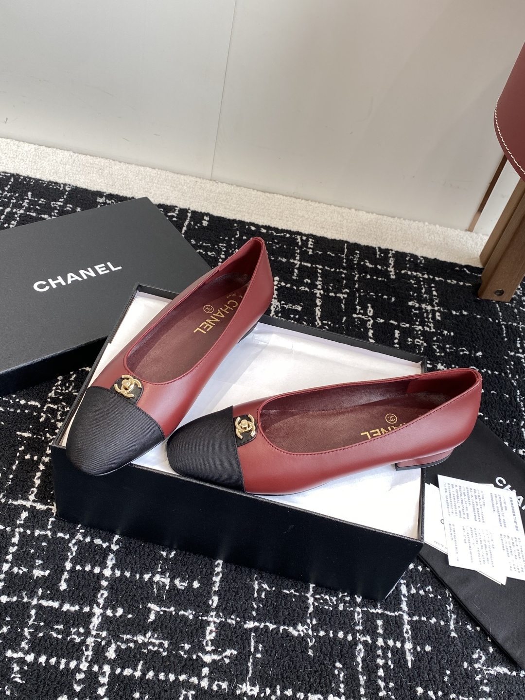 代购级
CHANEL小香 25ss 春夏 芭蕾舞鞋 宛如女神脖子上的项链,上脚包裹性非常好,上脚跟显瘦,