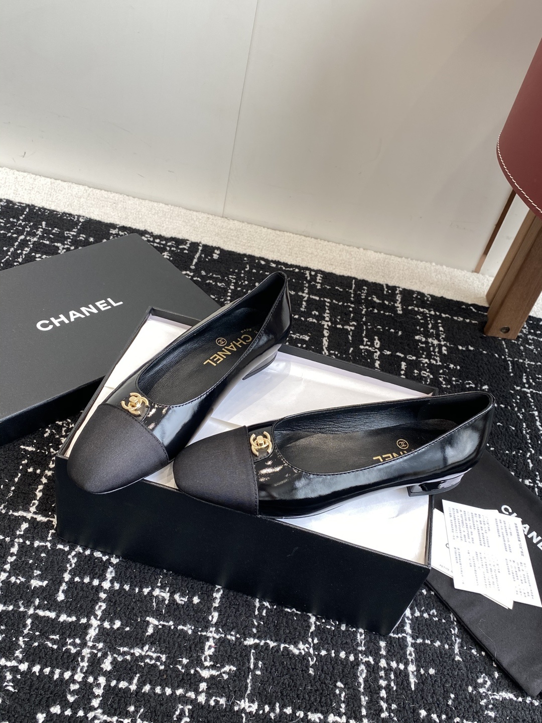 代购级
CHANEL小香 25ss 春夏 芭蕾舞鞋 宛如女神脖子上的项链,上脚包裹性非常好,上脚跟显瘦,