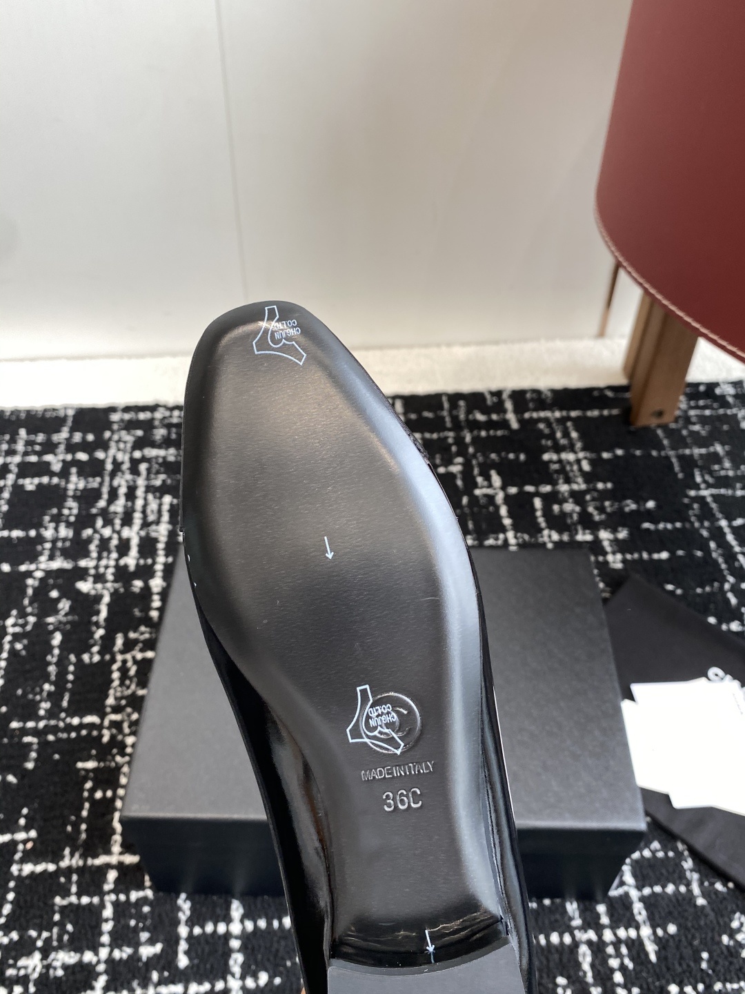 代购级
CHANEL小香 25ss 春夏 芭蕾舞鞋 宛如女神脖子上的项链,上脚包裹性非常好,上脚跟显瘦,