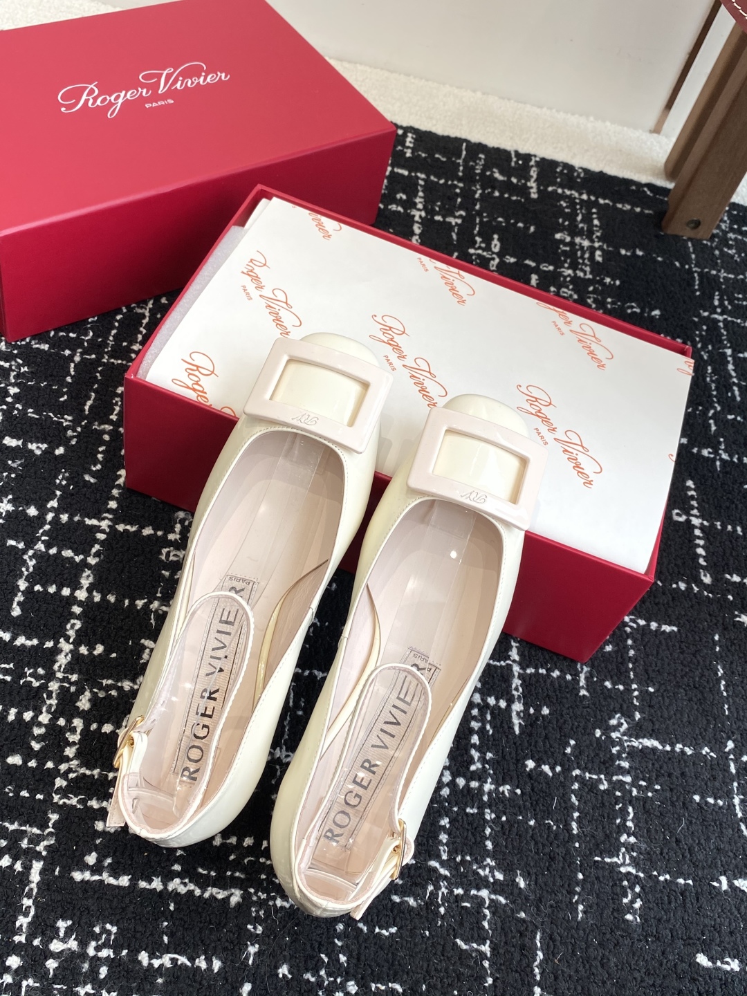 代购级
Roger Vivier RV 25ss 新款 烤漆方扣单鞋

始创于1965年，Roger V