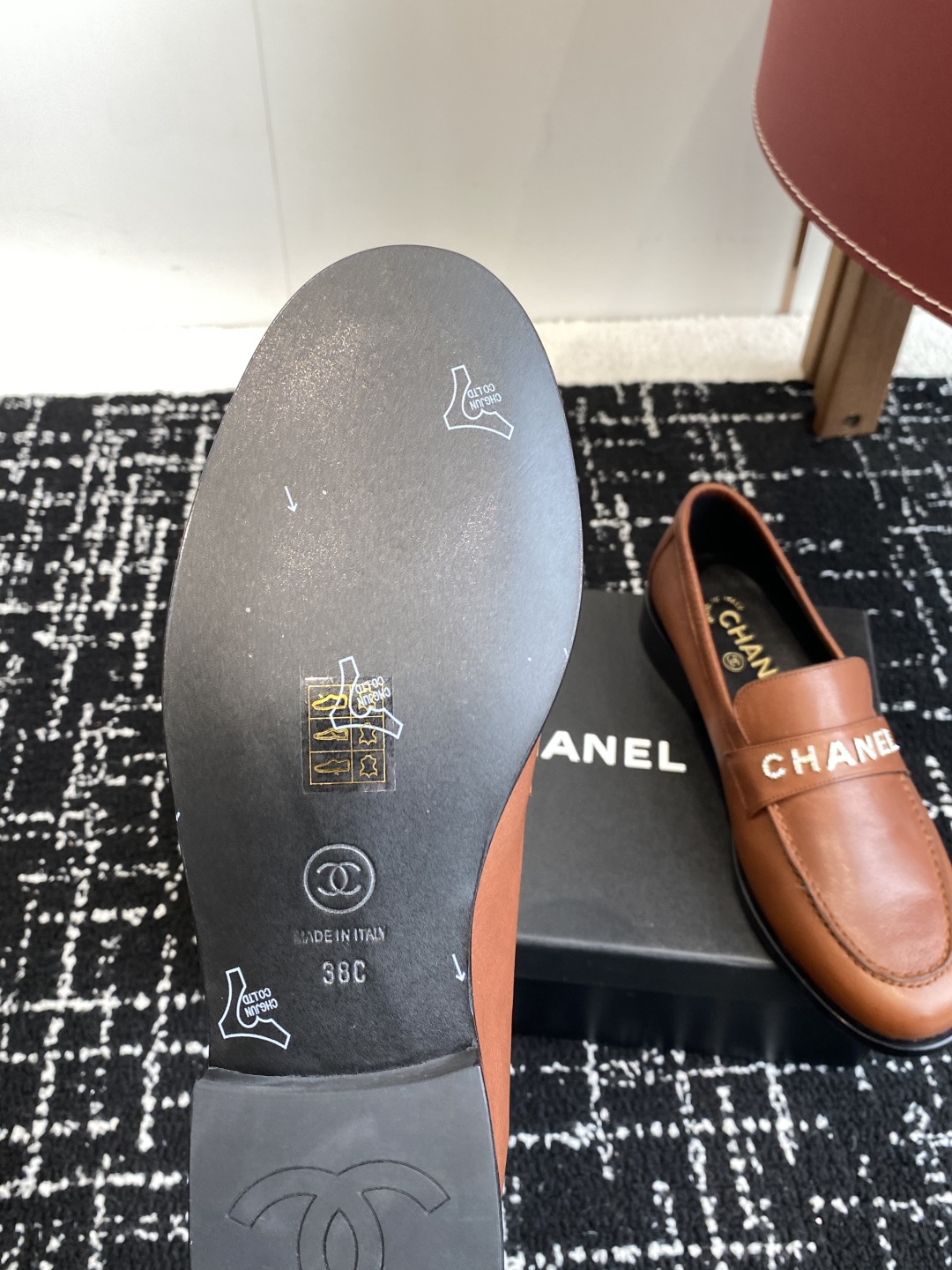 代购级
Chanel 25ss 小香 新款 小香扣  半拖乐福鞋 春夏香家必备爆款

女神系列，拥有香家