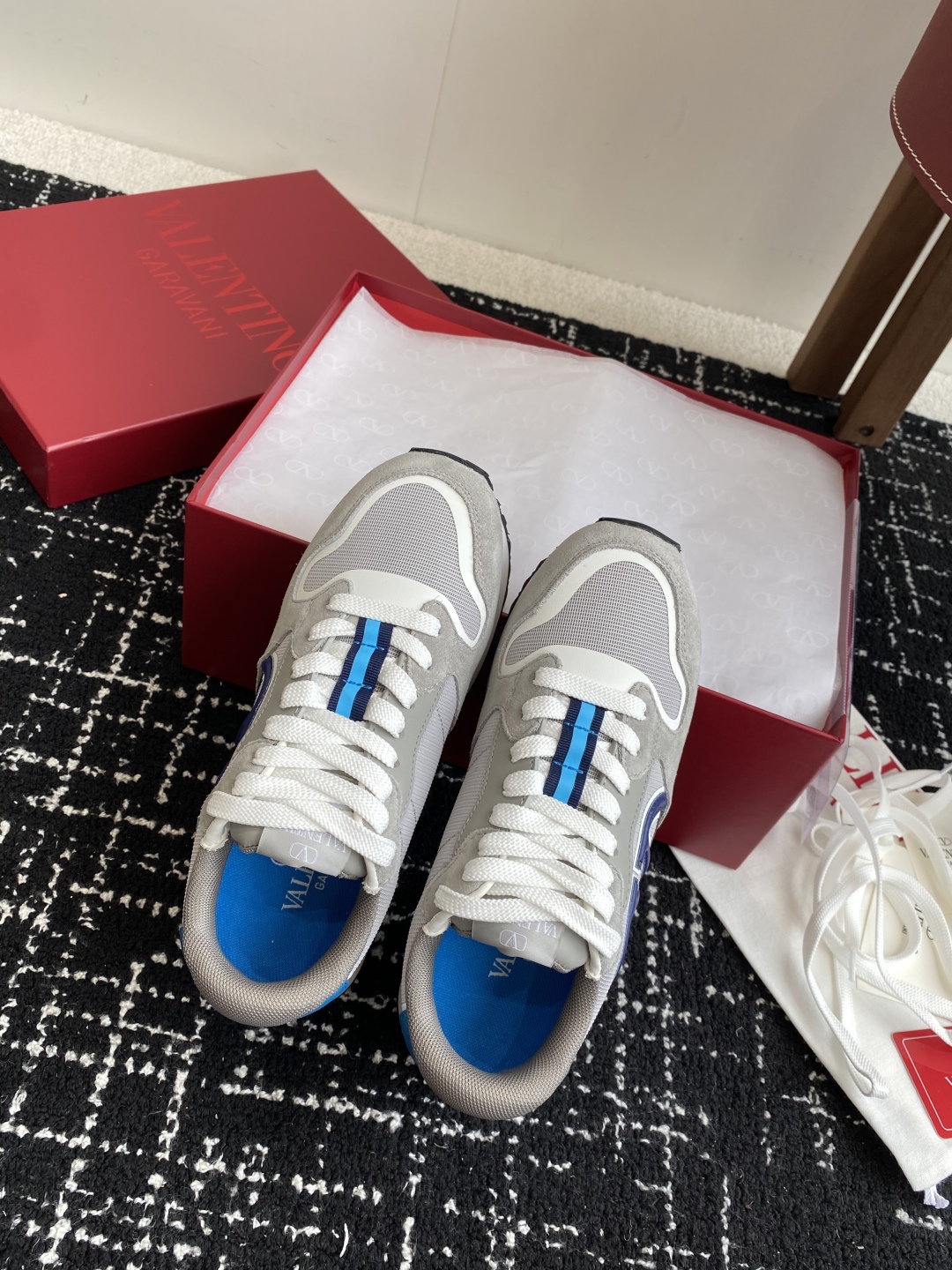 代购级
Valentino华伦天奴V家 25ss 新款休闲 厚底老爹鞋 情侣运动鞋

原版购入开发 做货