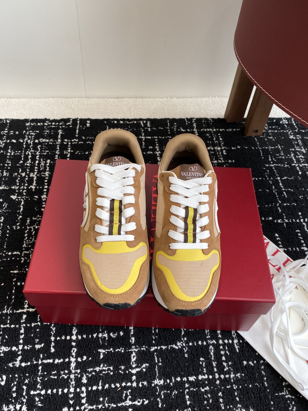 代购级
Valentino华伦天奴V家 25ss 新款休闲 厚底老爹鞋 情侣运动鞋

原版购入开发 做货