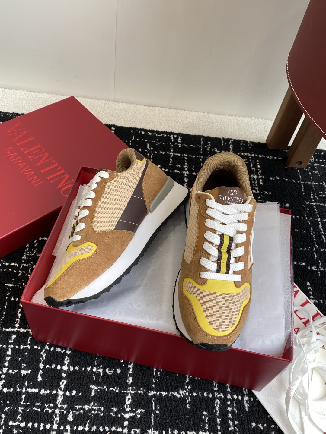 代购级
Valentino华伦天奴V家 25ss 新款休闲 厚底老爹鞋 情侣运动鞋

原版购入开发 做货