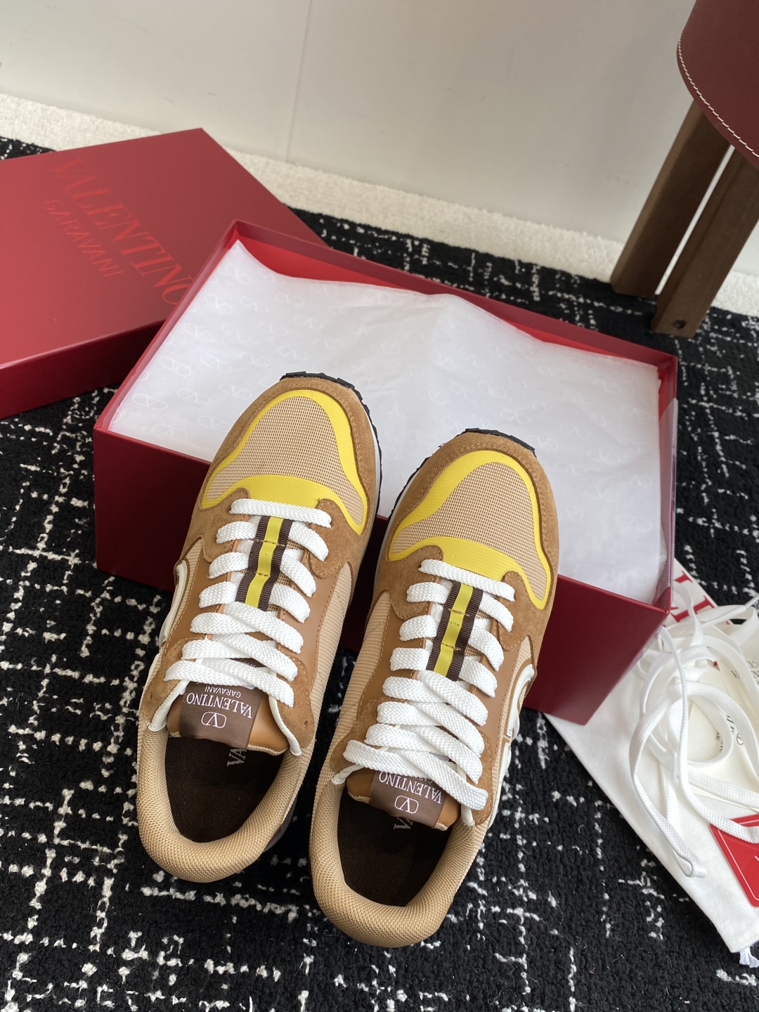 代购级
Valentino华伦天奴V家 25ss 新款休闲 厚底老爹鞋 情侣运动鞋

原版购入开发 做货