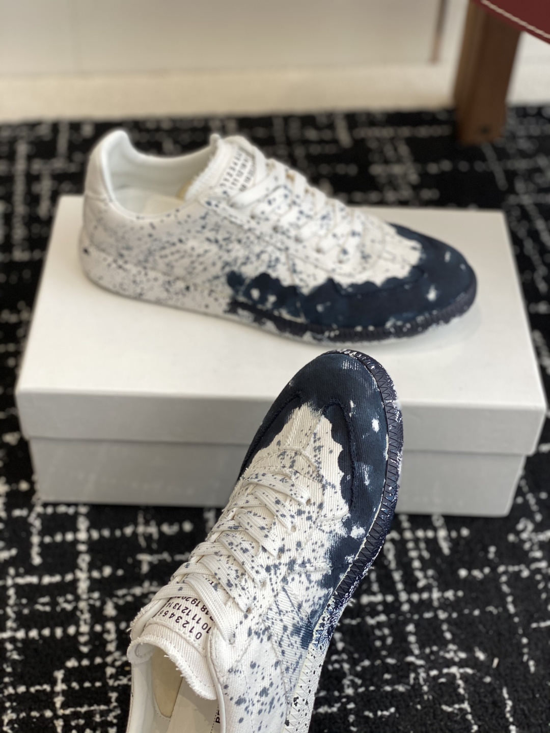代购级
MaisonMargiela MM6 马吉拉 情侣款 喷墨 涂鸦 帆布 德训鞋 休闲 运动鞋