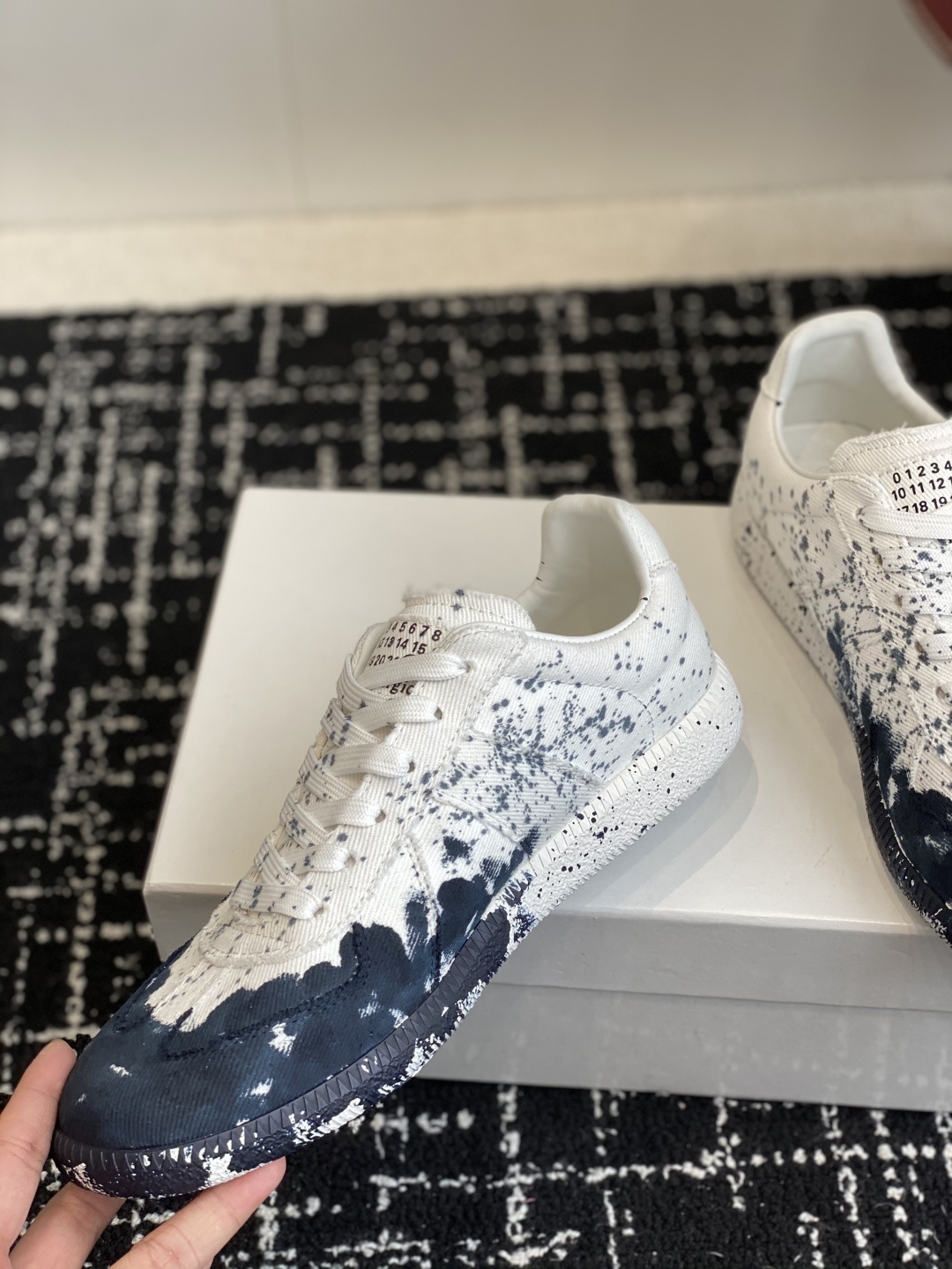 代购级
MaisonMargiela MM6 马吉拉 情侣款 喷墨 涂鸦 帆布 德训鞋 休闲 运动鞋