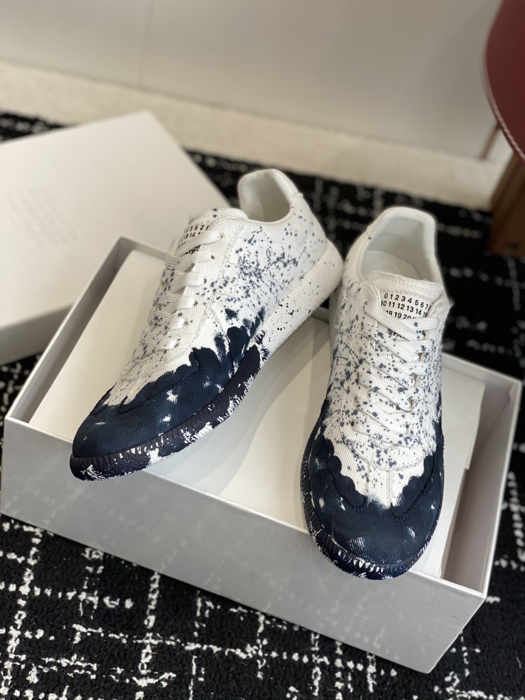 代购级
MaisonMargiela MM6 马吉拉 情侣款 喷墨 涂鸦 帆布 德训鞋 休闲 运动鞋