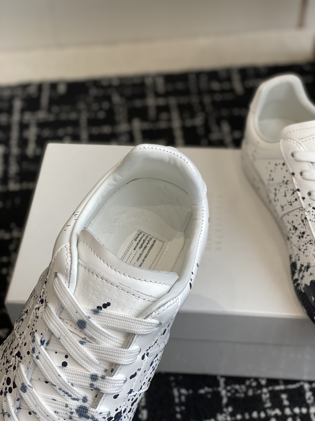 代购级
MaisonMargiela MM6 马吉拉 情侣款 喷墨 涂鸦 帆布 德训鞋 休闲 运动鞋