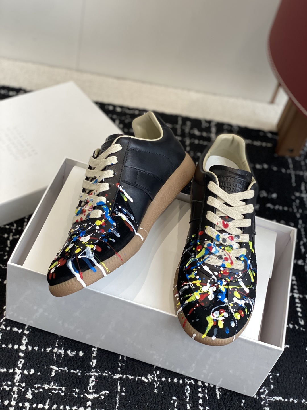 代购级
MaisonMargiela MM6 马吉拉 情侣款 喷墨 涂鸦 帆布 德训鞋 休闲 运动鞋