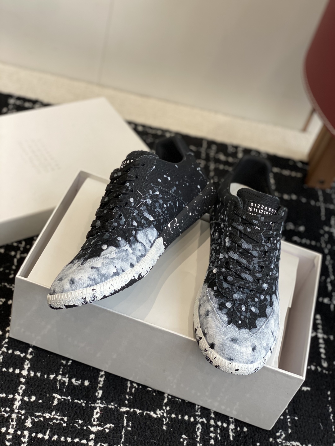 代购级
MaisonMargiela MM6 马吉拉 情侣款 喷墨 涂鸦 帆布 德训鞋 休闲 运动鞋