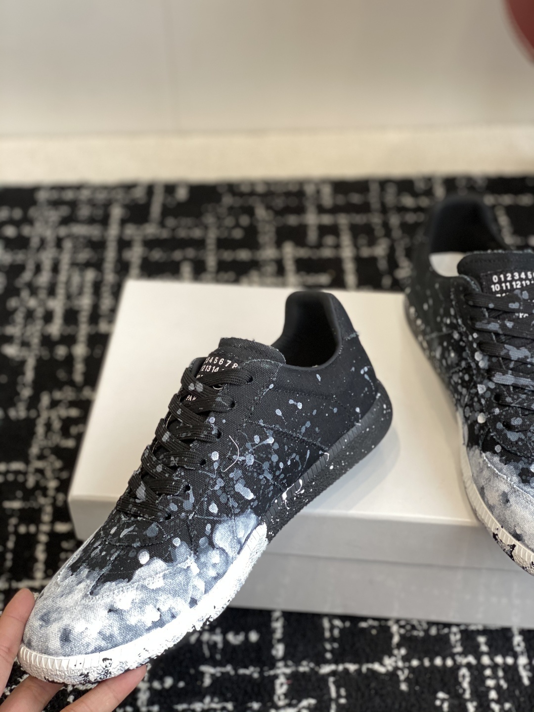 代购级
MaisonMargiela MM6 马吉拉 情侣款 喷墨 涂鸦 帆布 德训鞋 休闲 运动鞋