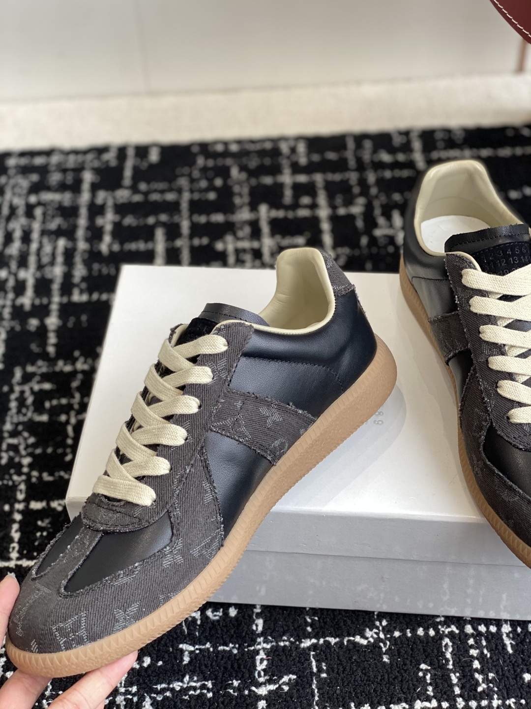 代购级
MaisonMargiela MM6 马吉拉 情侣款 喷墨 涂鸦 帆布 德训鞋 休闲 运动鞋