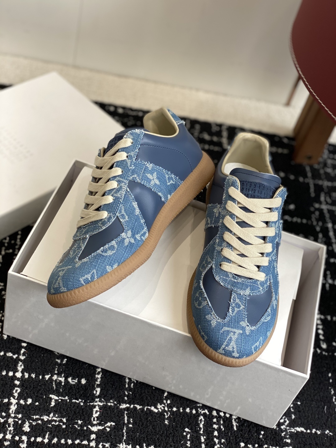 代购级
MaisonMargiela MM6 马吉拉 情侣款 喷墨 涂鸦 帆布 德训鞋 休闲 运动鞋