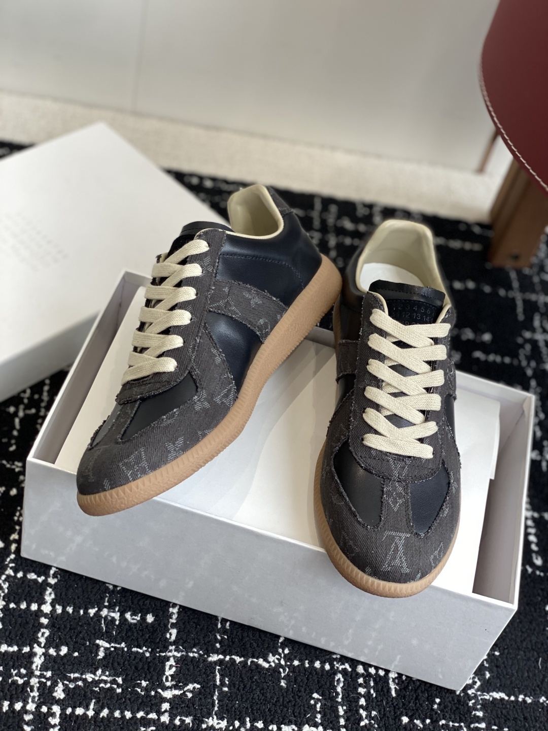 代购级
MaisonMargiela MM6 马吉拉 情侣款 喷墨 涂鸦 帆布 德训鞋 休闲 运动鞋