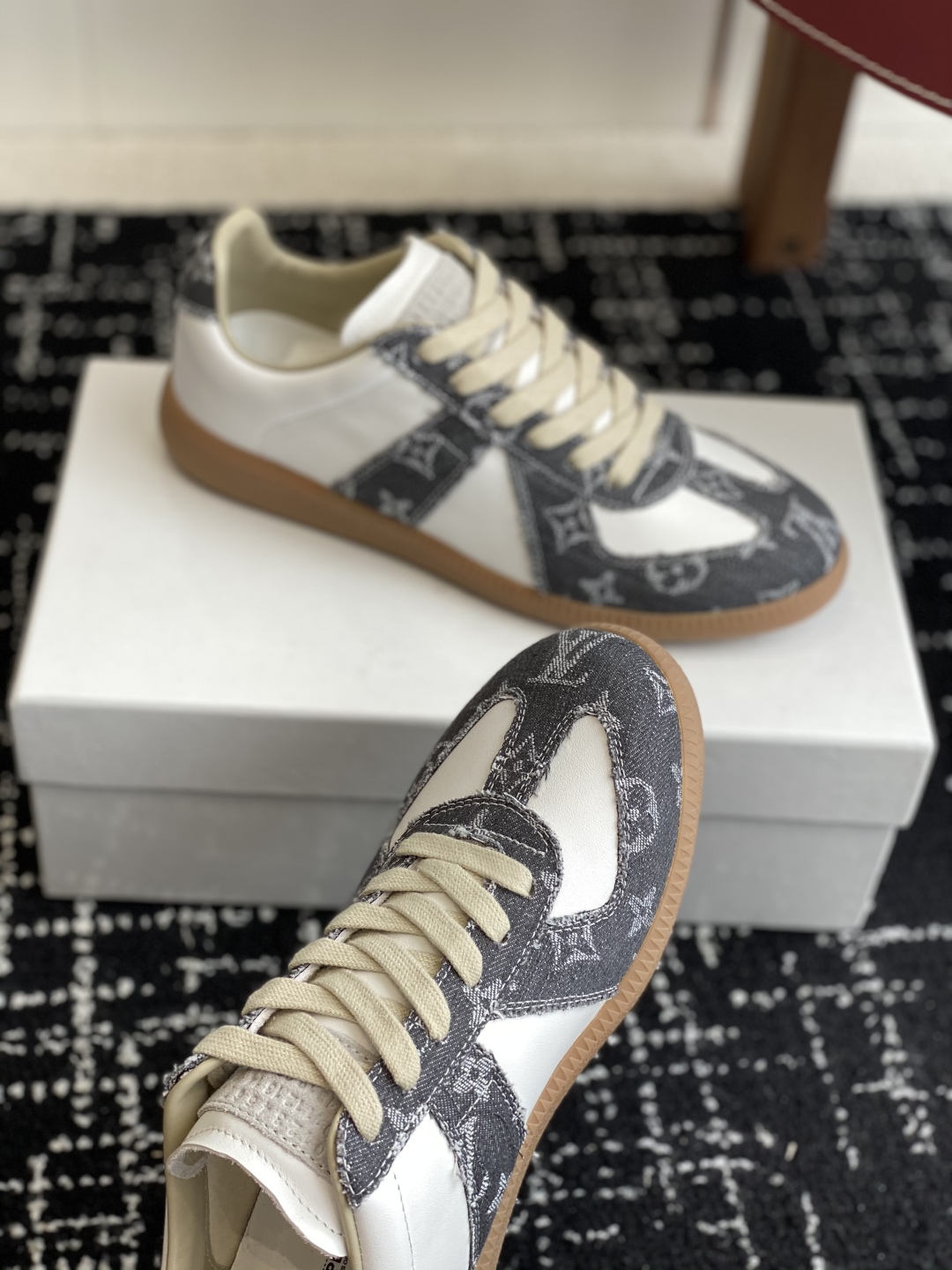 代购级
MaisonMargiela MM6 马吉拉 情侣款 喷墨 涂鸦 帆布 德训鞋 休闲 运动鞋

