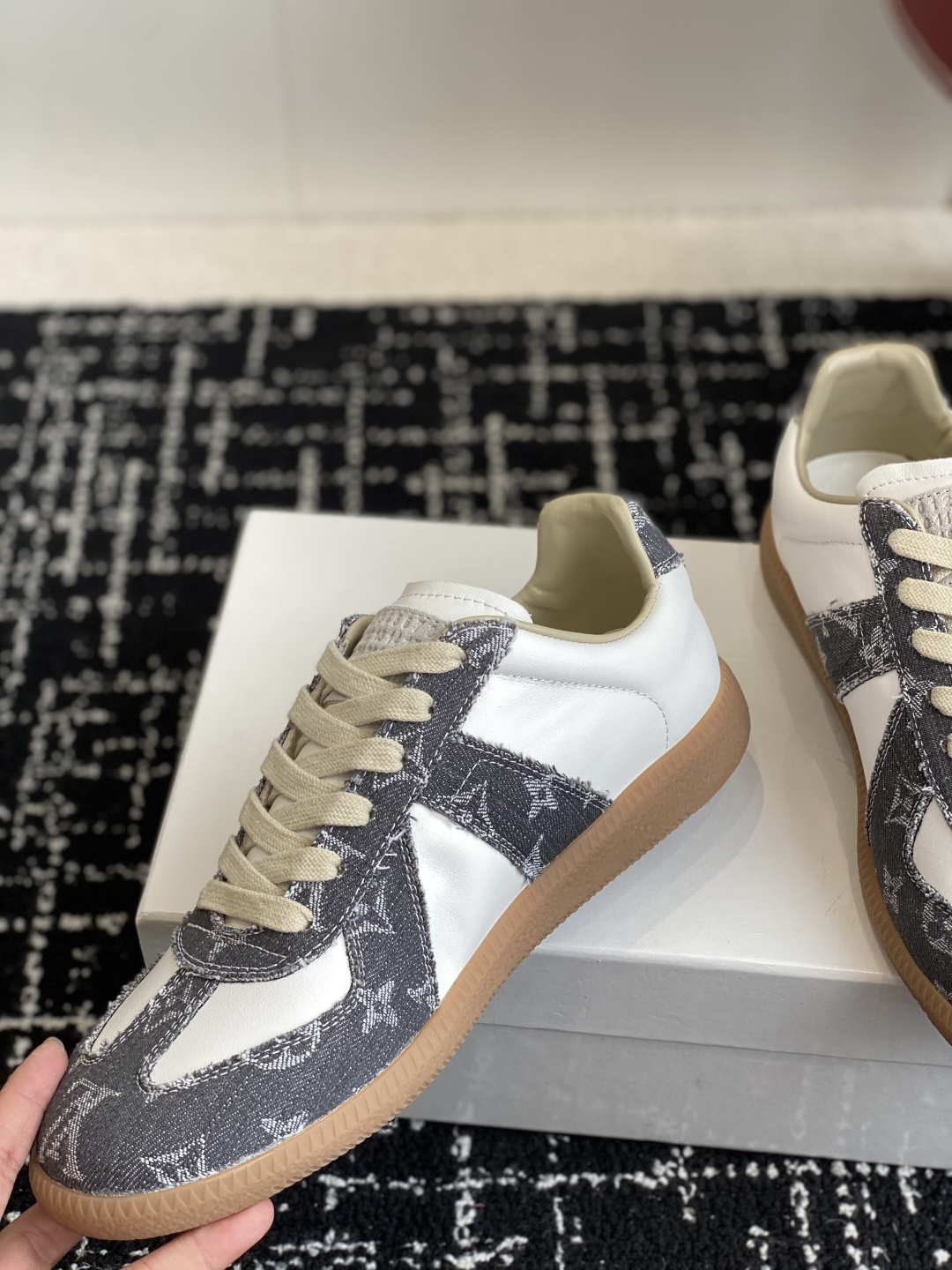 代购级
MaisonMargiela MM6 马吉拉 情侣款 喷墨 涂鸦 帆布 德训鞋 休闲 运动鞋

