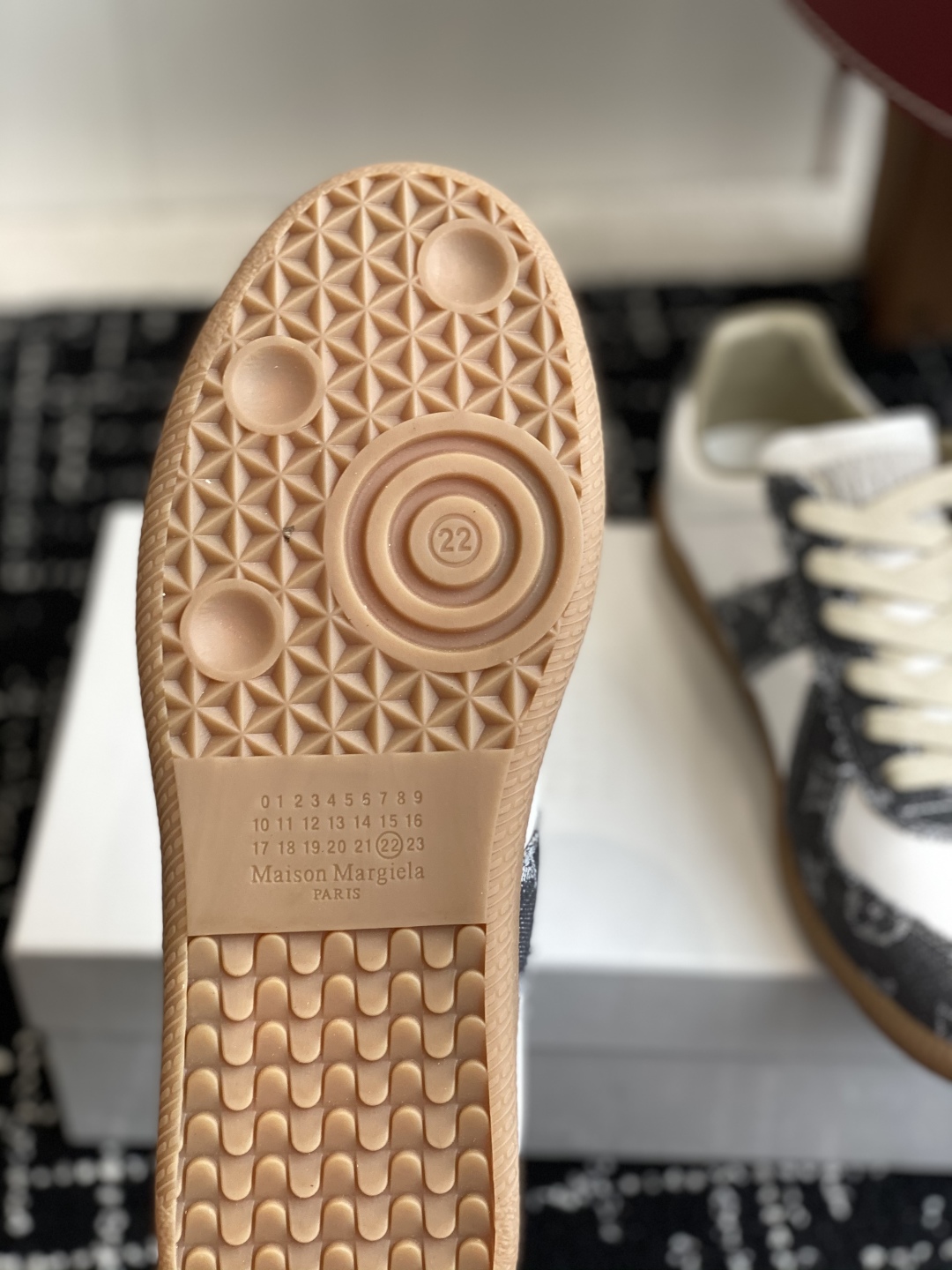 代购级
MaisonMargiela MM6 马吉拉 情侣款 喷墨 涂鸦 帆布 德训鞋 休闲 运动鞋

