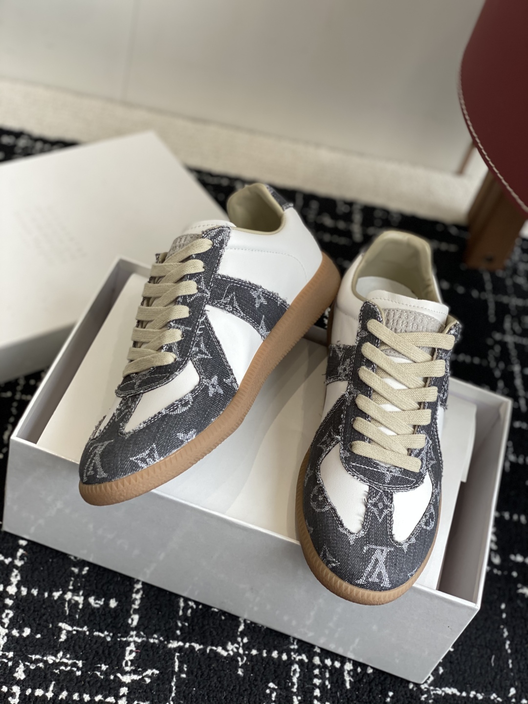 代购级
MaisonMargiela MM6 马吉拉 情侣款 喷墨 涂鸦 帆布 德训鞋 休闲 运动鞋

