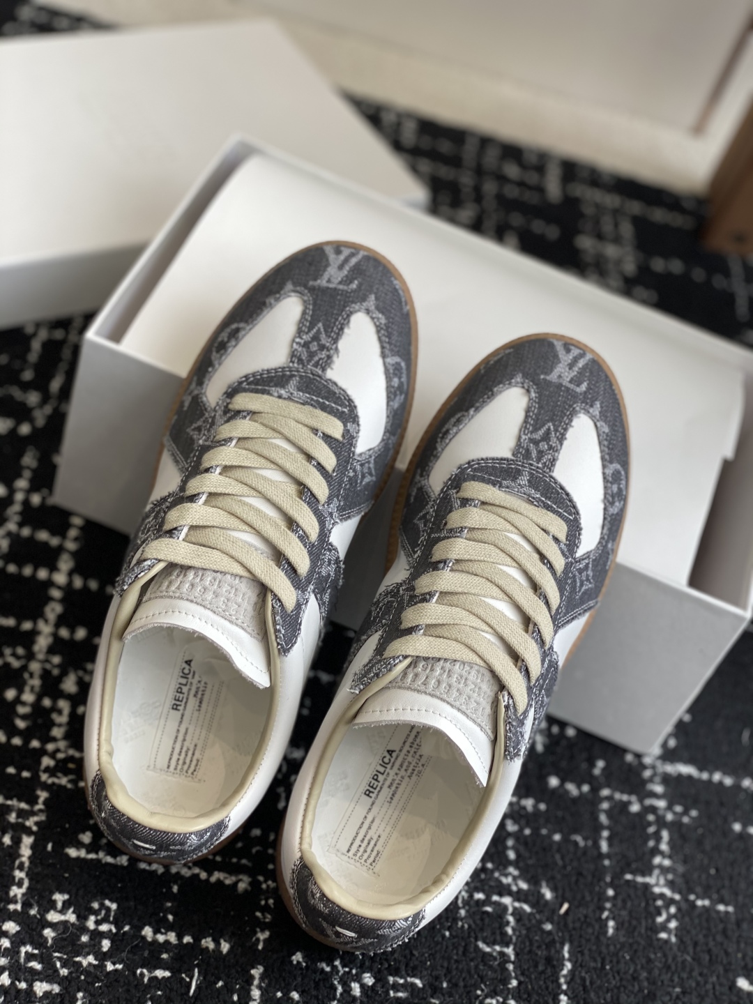 代购级
MaisonMargiela MM6 马吉拉 情侣款 喷墨 涂鸦 帆布 德训鞋 休闲 运动鞋

