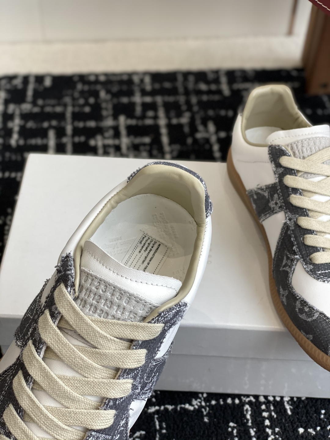 代购级
MaisonMargiela MM6 马吉拉 情侣款 喷墨 涂鸦 帆布 德训鞋 休闲 运动鞋

