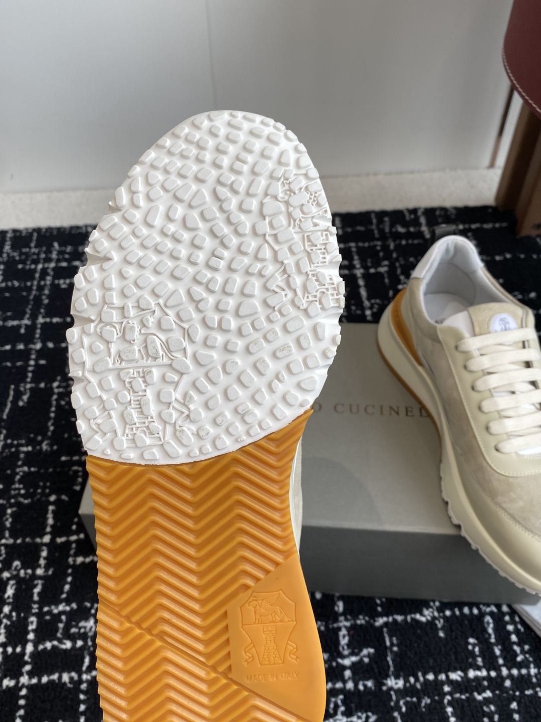 代购级
Brunello Cucinelli 25ss最新 Bc 男款系带 休闲鞋 

鞋面进口麂皮/进