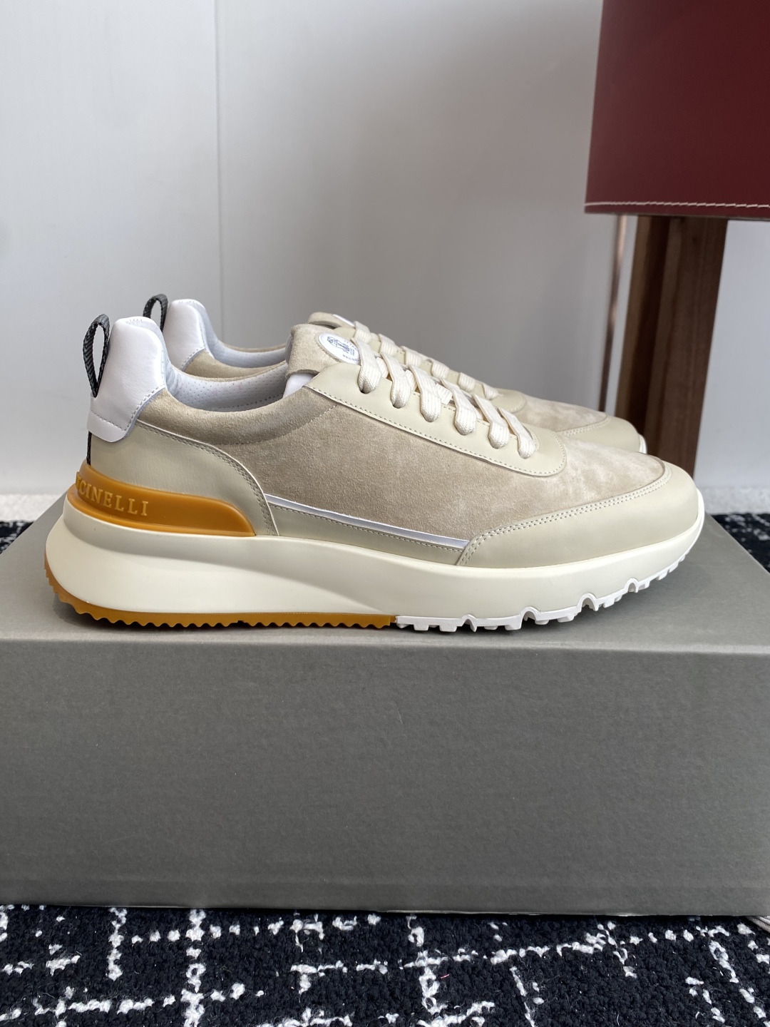 代购级
Brunello Cucinelli 25ss最新 Bc 男款系带 休闲鞋 

鞋面进口麂皮/进