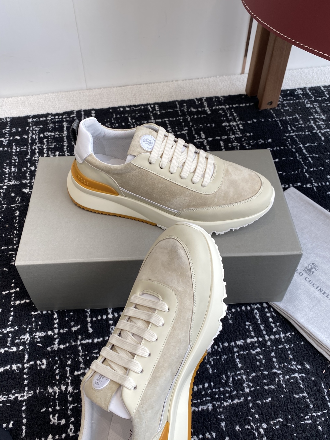 代购级
Brunello Cucinelli 25ss最新 Bc 男款系带 休闲鞋 

鞋面进口麂皮/进
