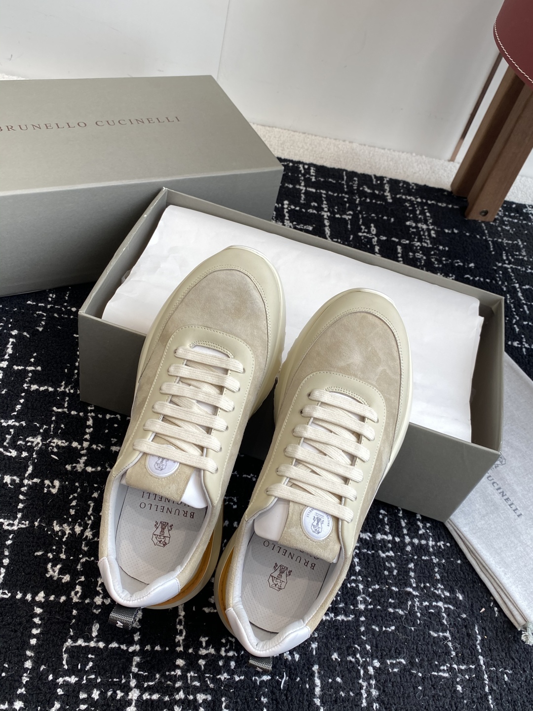 代购级
Brunello Cucinelli 25ss最新 Bc 男款系带 休闲鞋 

鞋面进口麂皮/进