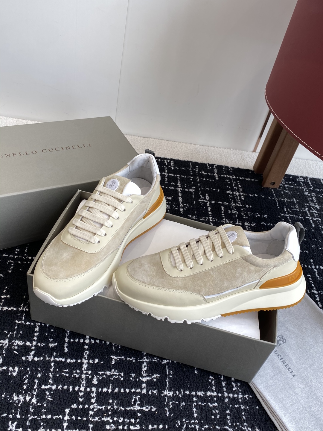 代购级
Brunello Cucinelli 25ss最新 Bc 男款系带 休闲鞋 

鞋面进口麂皮/进