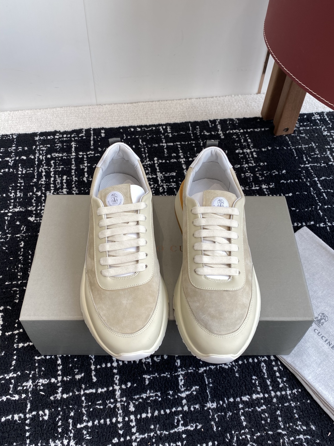代购级
Brunello Cucinelli 25ss最新 Bc 男款系带 休闲鞋 

鞋面进口麂皮/进