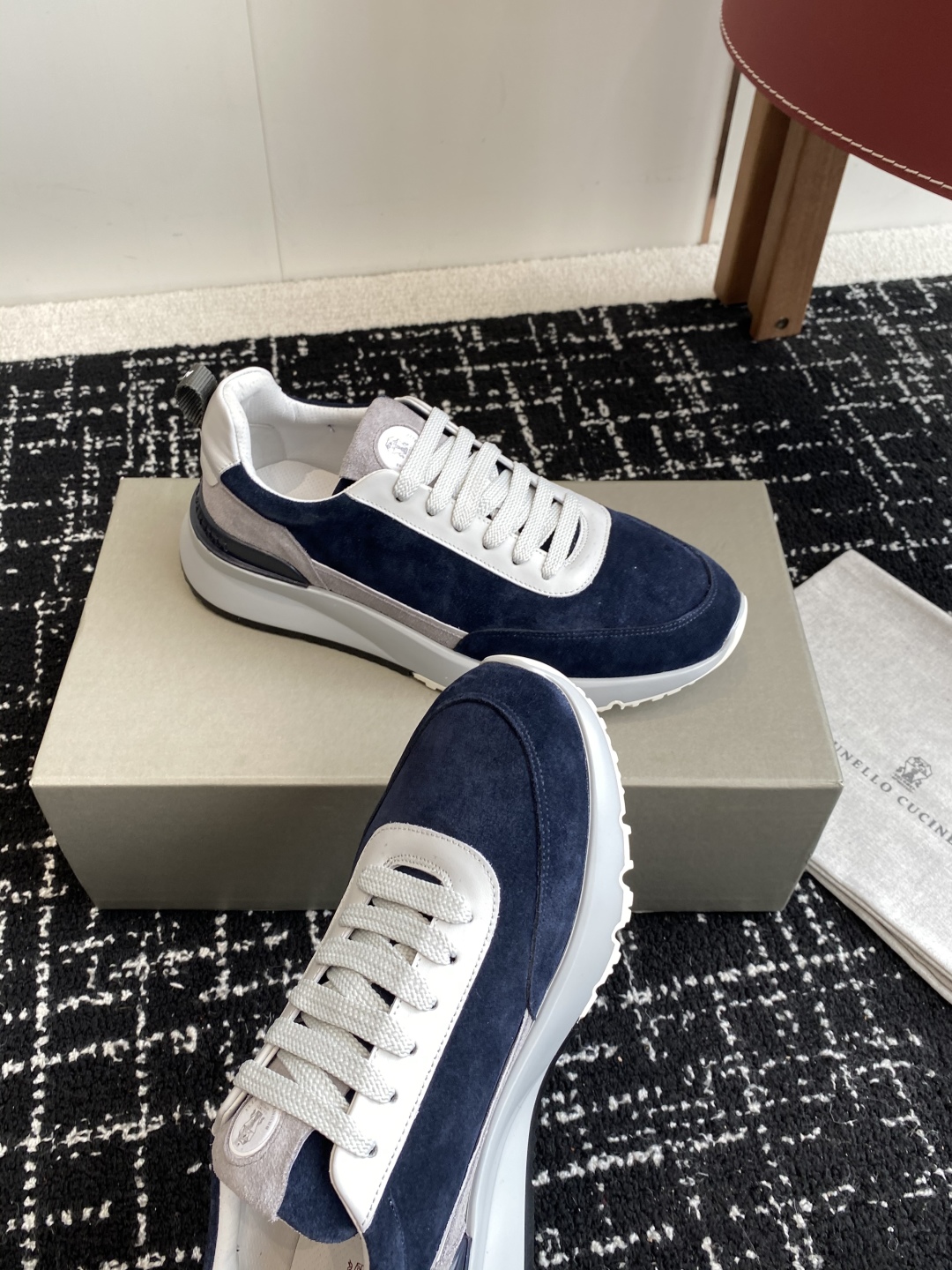 代购级
Brunello Cucinelli 25ss最新 Bc 男款系带 休闲鞋 

鞋面进口麂皮/进