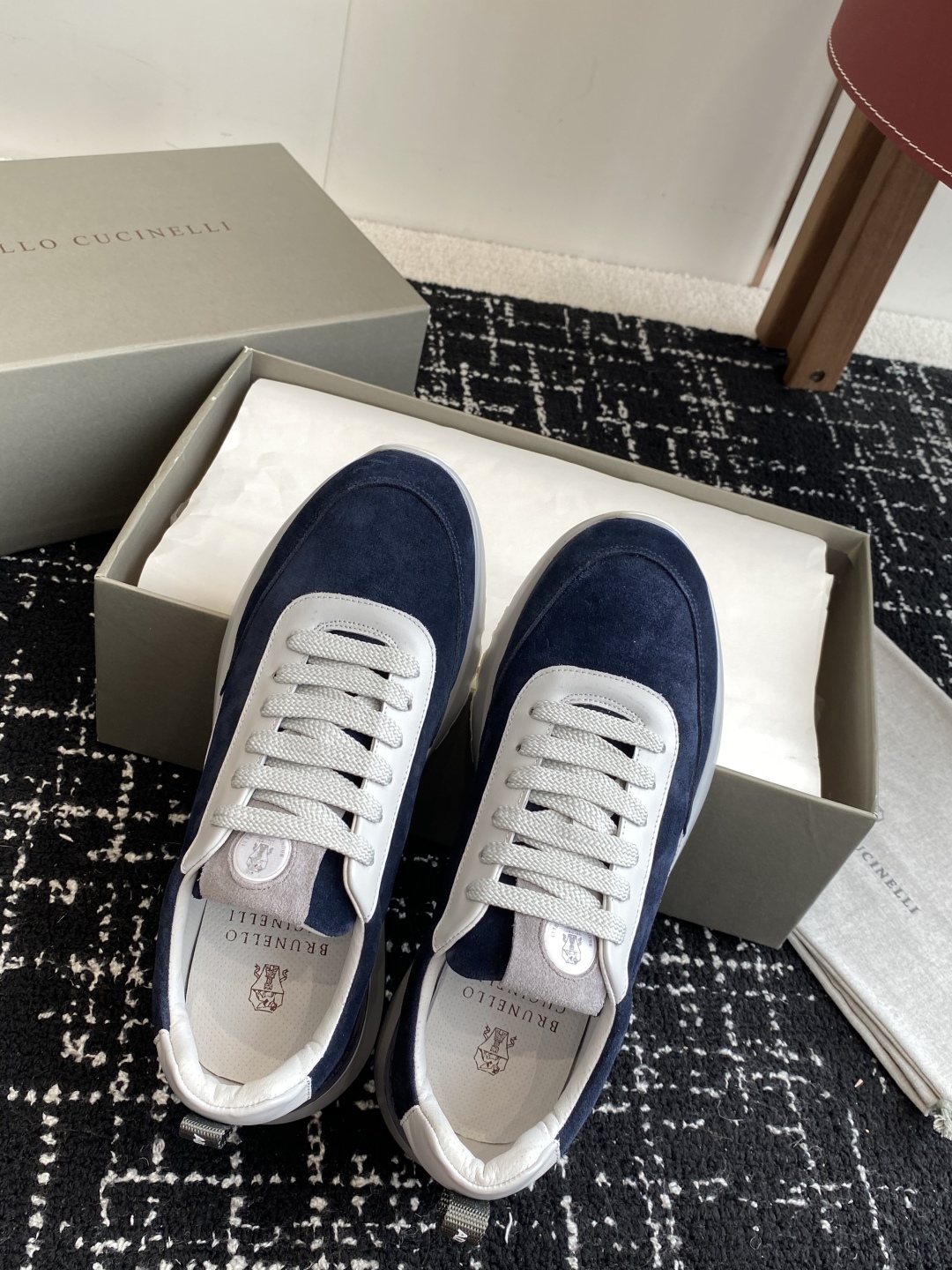 代购级
Brunello Cucinelli 25ss最新 Bc 男款系带 休闲鞋 

鞋面进口麂皮/进