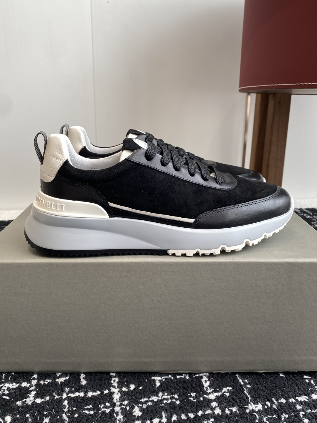 代购级
Brunello Cucinelli 25ss最新 Bc 男款系带 休闲鞋 

鞋面进口麂皮/进