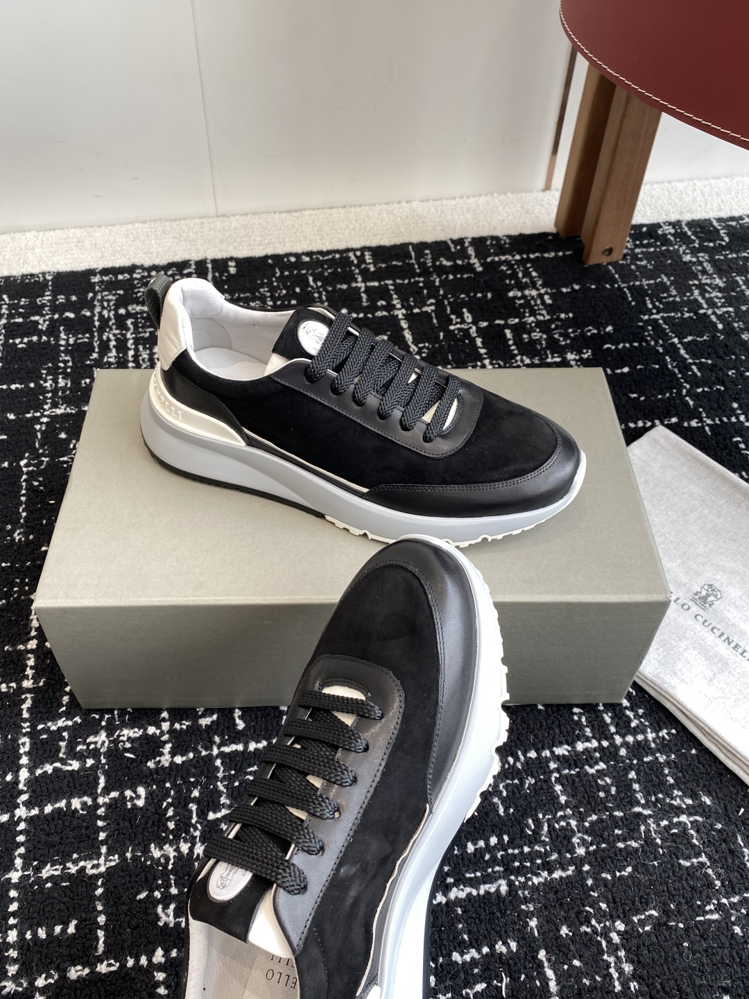 代购级
Brunello Cucinelli 25ss最新 Bc 男款系带 休闲鞋 

鞋面进口麂皮/进