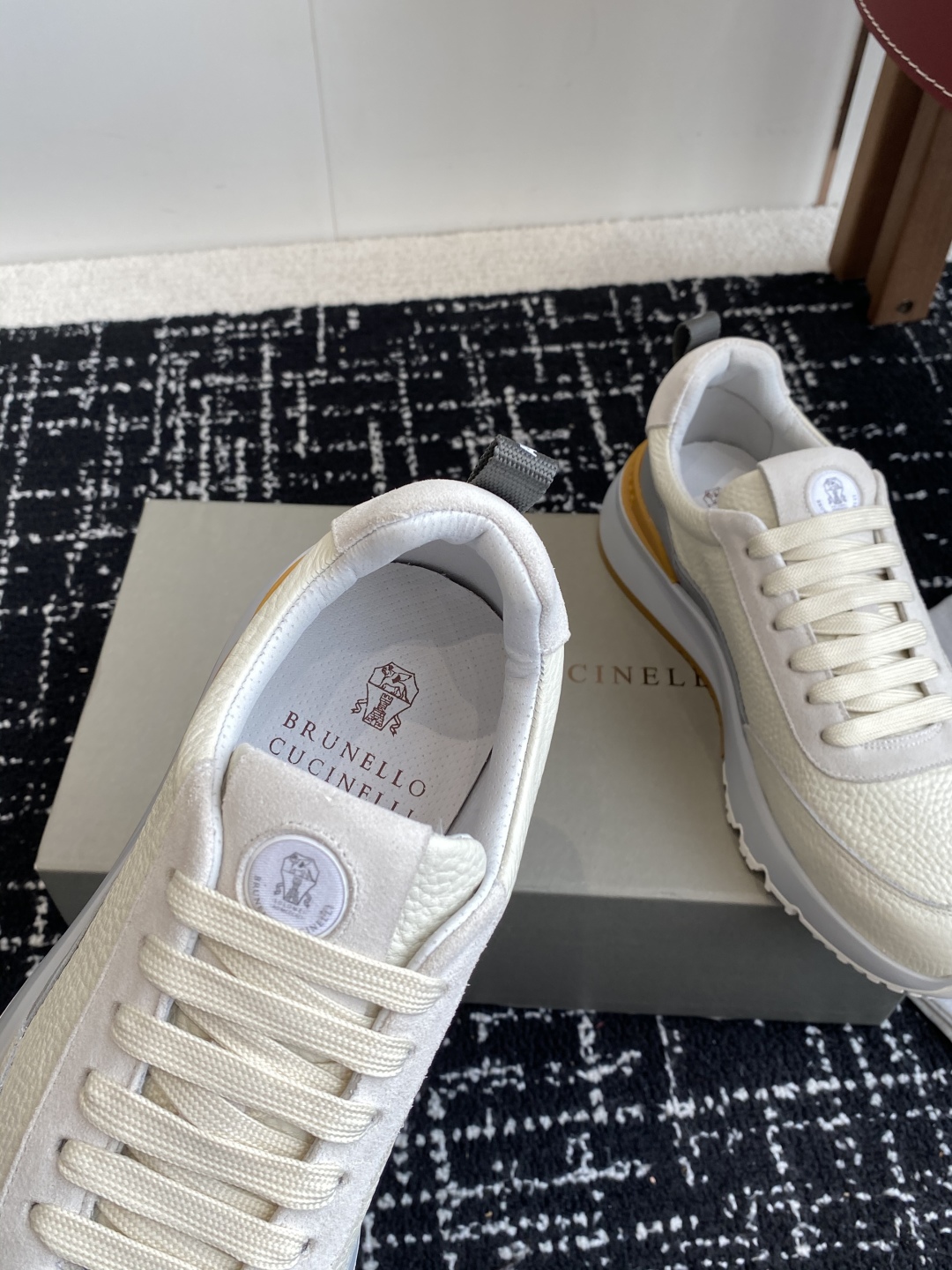 代购级
Brunello Cucinelli 25ss最新 Bc 男款系带 休闲鞋 

鞋面进口麂皮/进