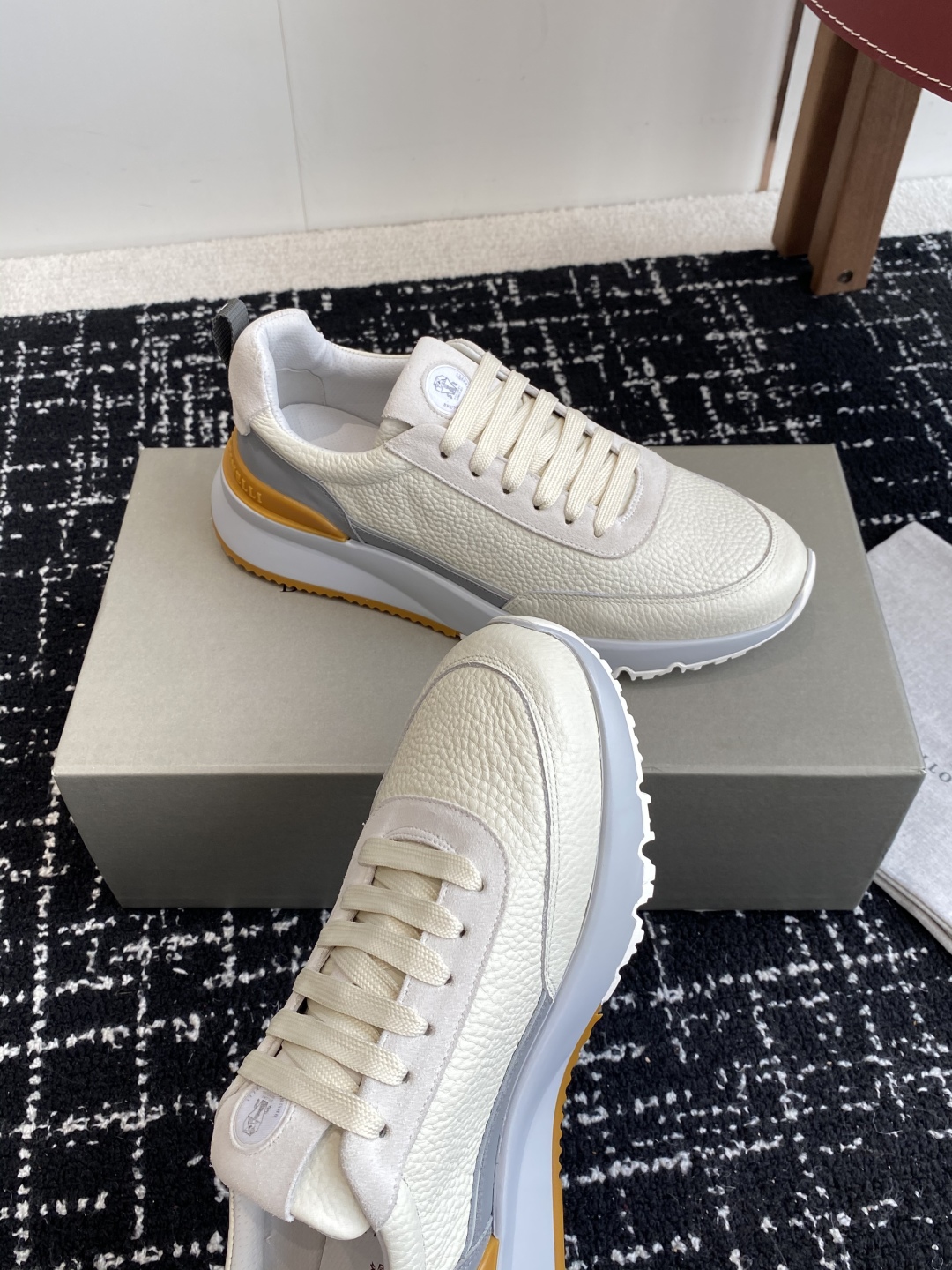 代购级
Brunello Cucinelli 25ss最新 Bc 男款系带 休闲鞋 

鞋面进口麂皮/进