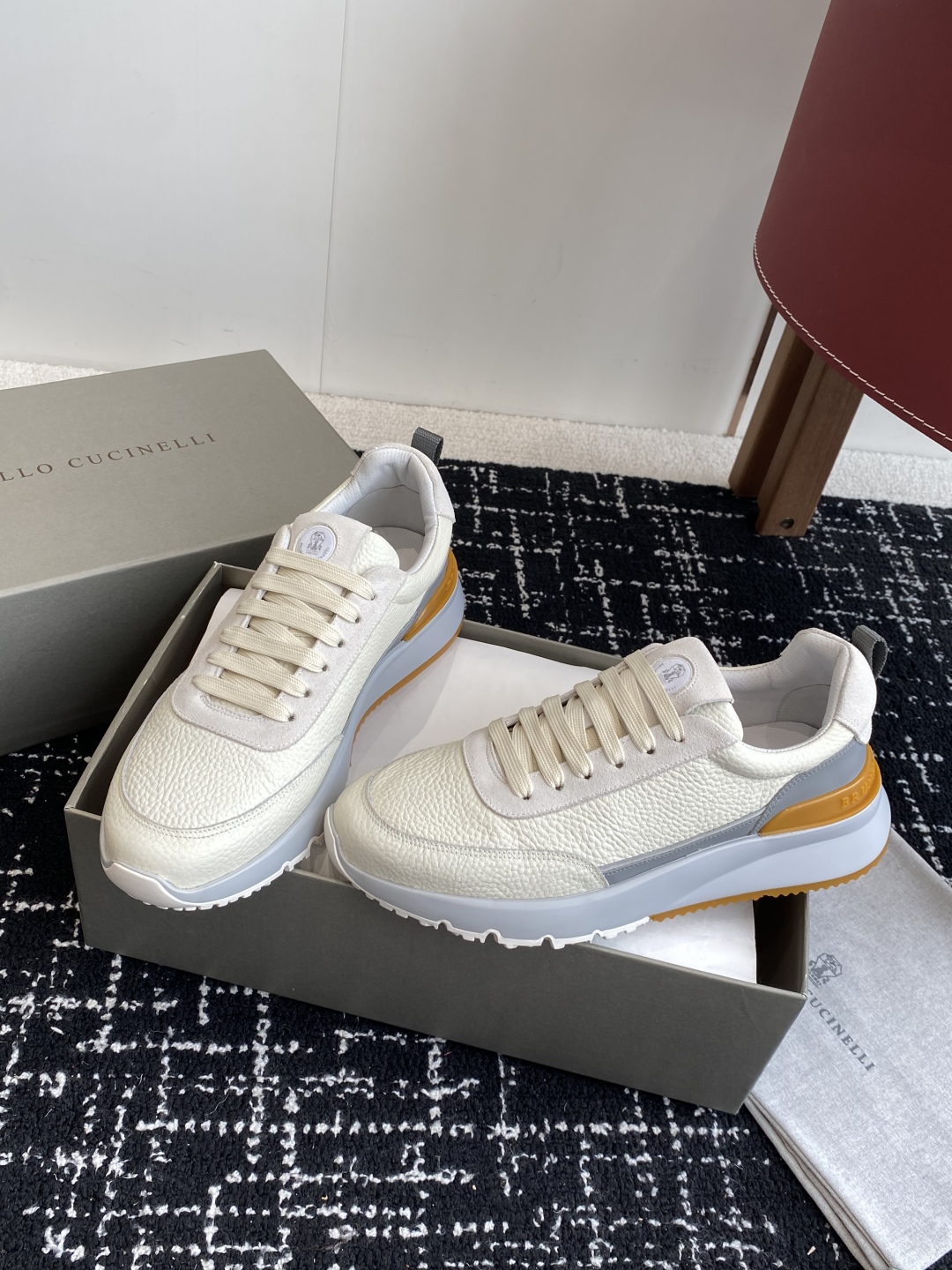 代购级
Brunello Cucinelli 25ss最新 Bc 男款系带 休闲鞋 

鞋面进口麂皮/进