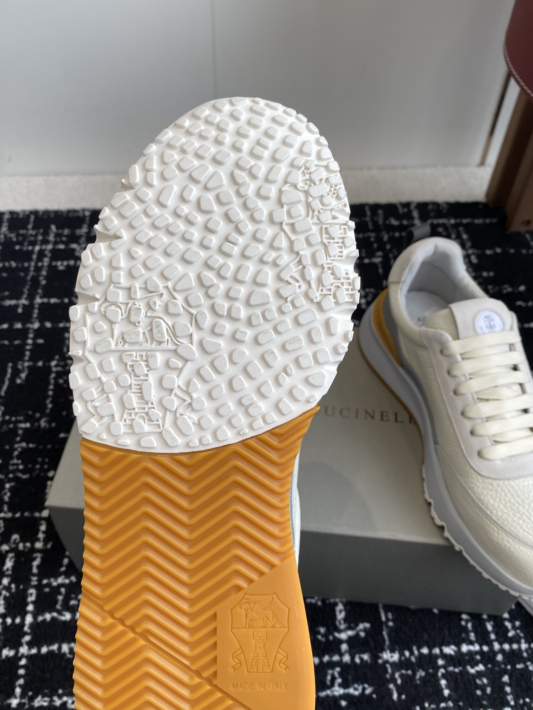 代购级
Brunello Cucinelli 25ss最新 Bc 男款系带 休闲鞋 

鞋面进口麂皮/进