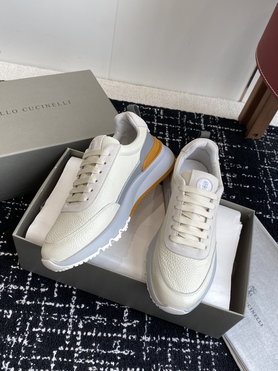 代购级
Brunello Cucinelli 25ss最新 Bc 男款系带 休闲鞋 

鞋面进口麂皮/进