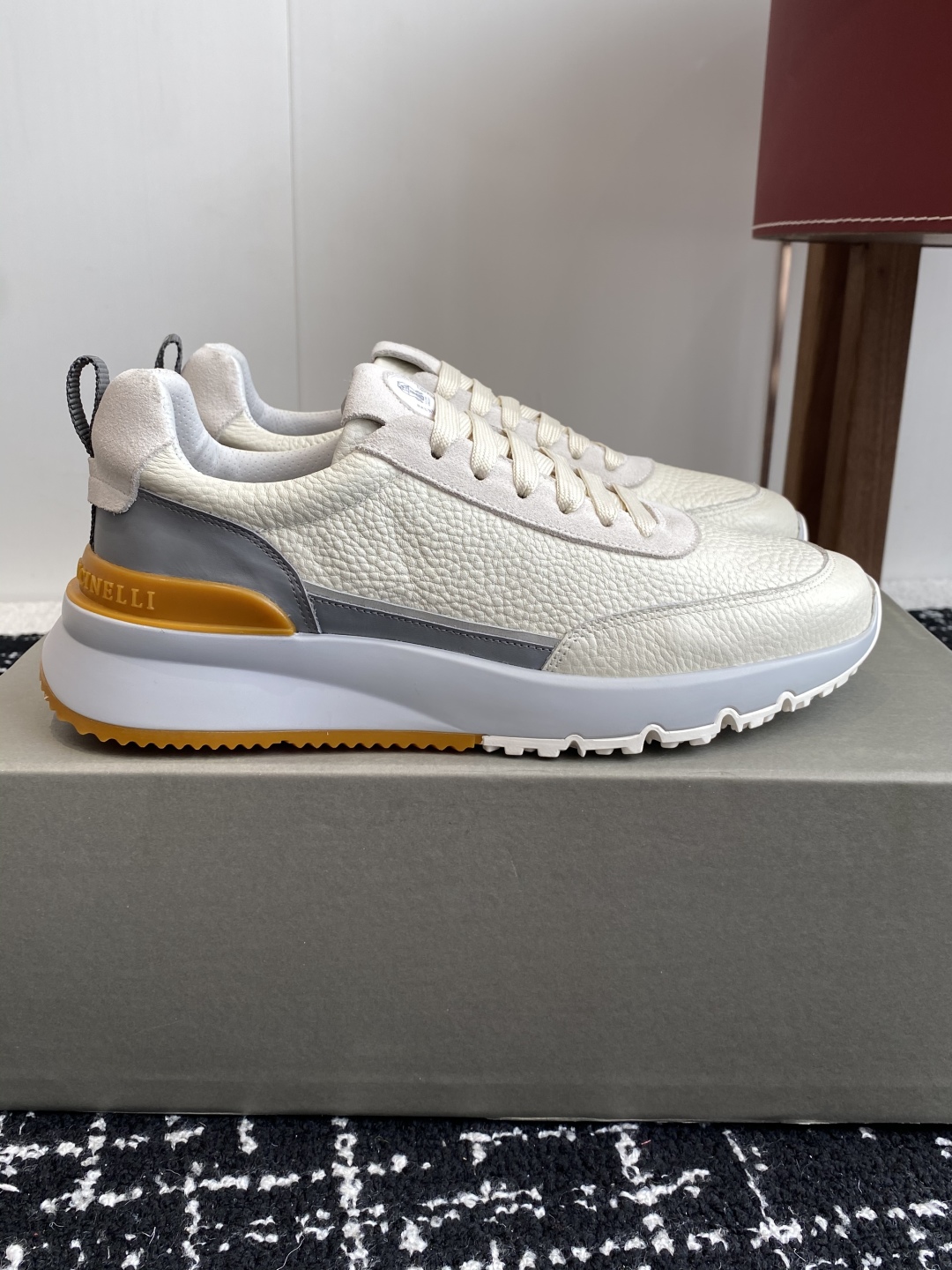 代购级
Brunello Cucinelli 25ss最新 Bc 男款系带 休闲鞋 

鞋面进口麂皮/进