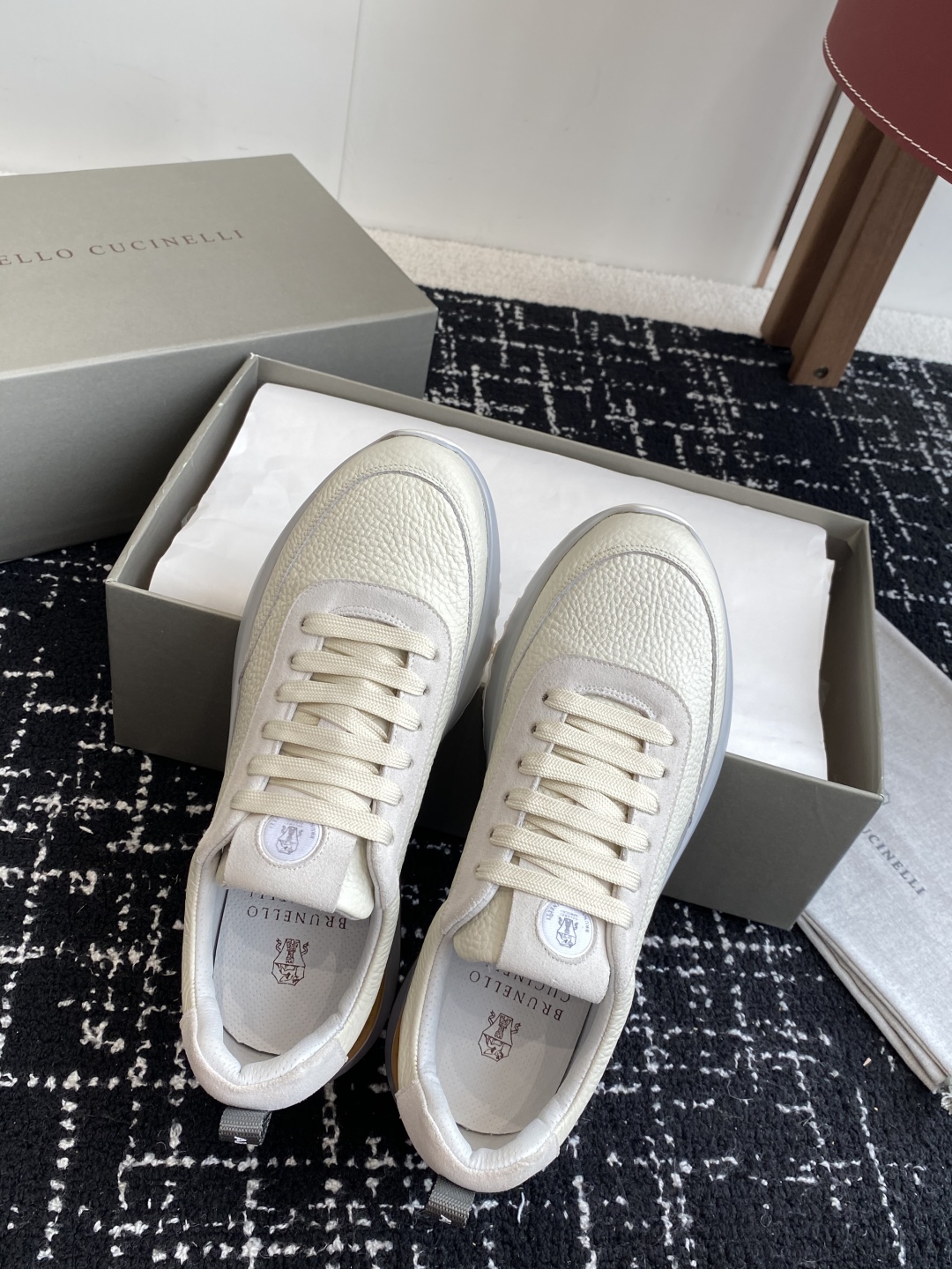 代购级
Brunello Cucinelli 25ss最新 Bc 男款系带 休闲鞋 

鞋面进口麂皮/进