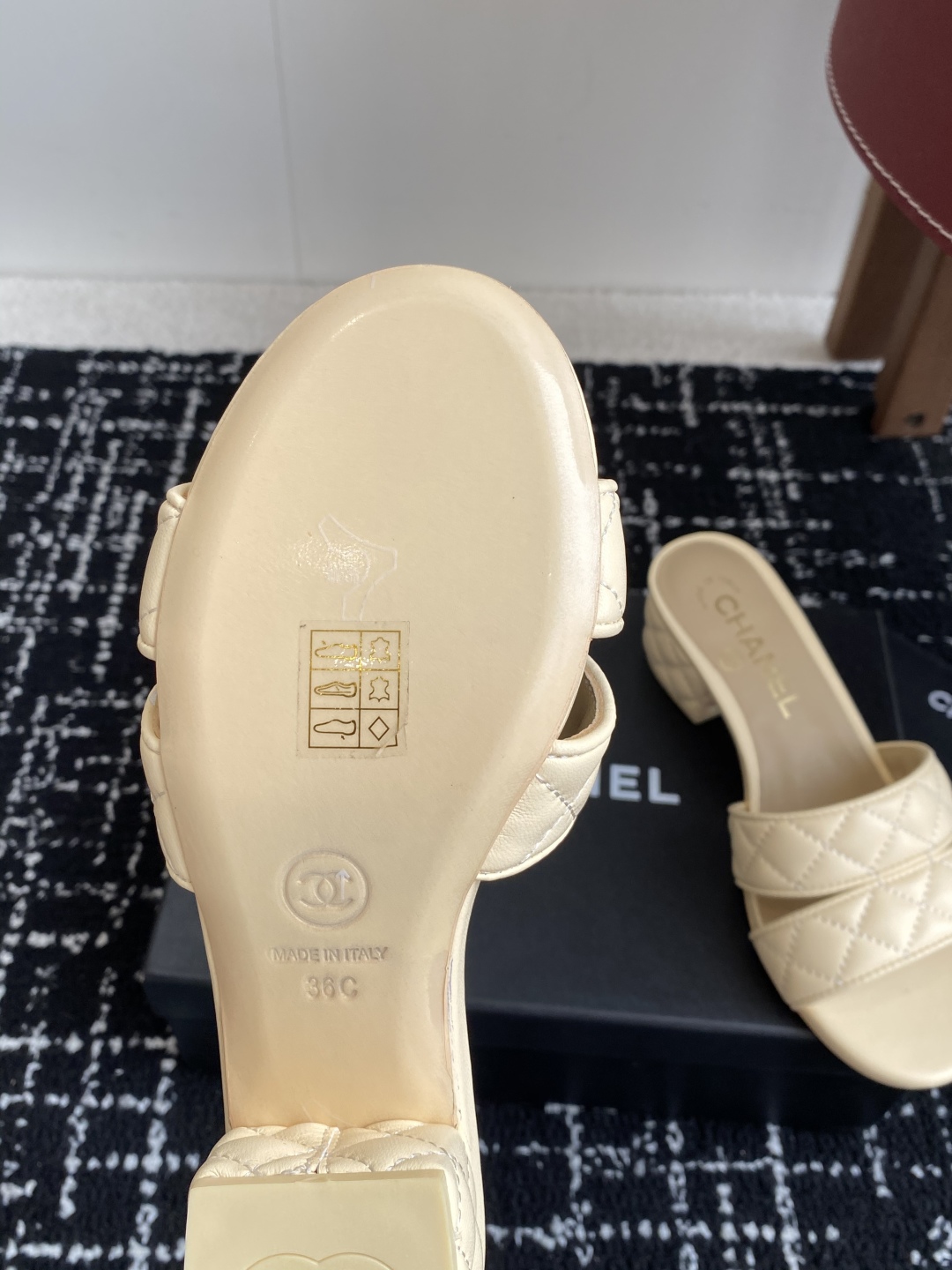 代购级（官网同步✈️盒包装）
CHANEL 香奈儿 24ss 二带 粗跟 拖鞋 凉鞋

自留款，真皮底，